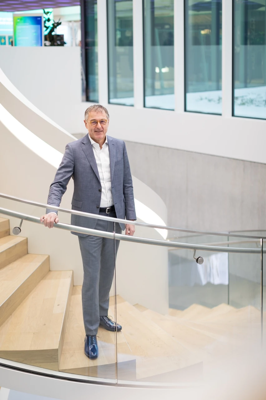 Burkhard_Boendel_Head_of_Corporate_Communications_Foto-Buehler-Group.jpg-d3a5e9c8ecddfead.jpeg