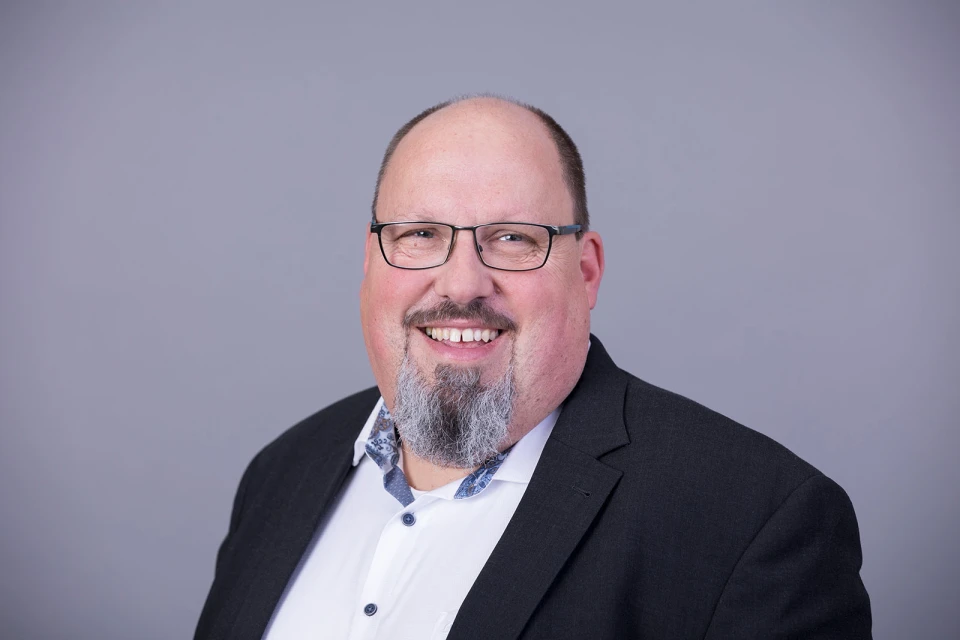 Sven-Siemienowski_-Prokurist-und-Abteilungsleiter-Marketing-VDI-Wissensforum-33e426b85672db9c.jpg-bf57a65781456ce8.jpeg